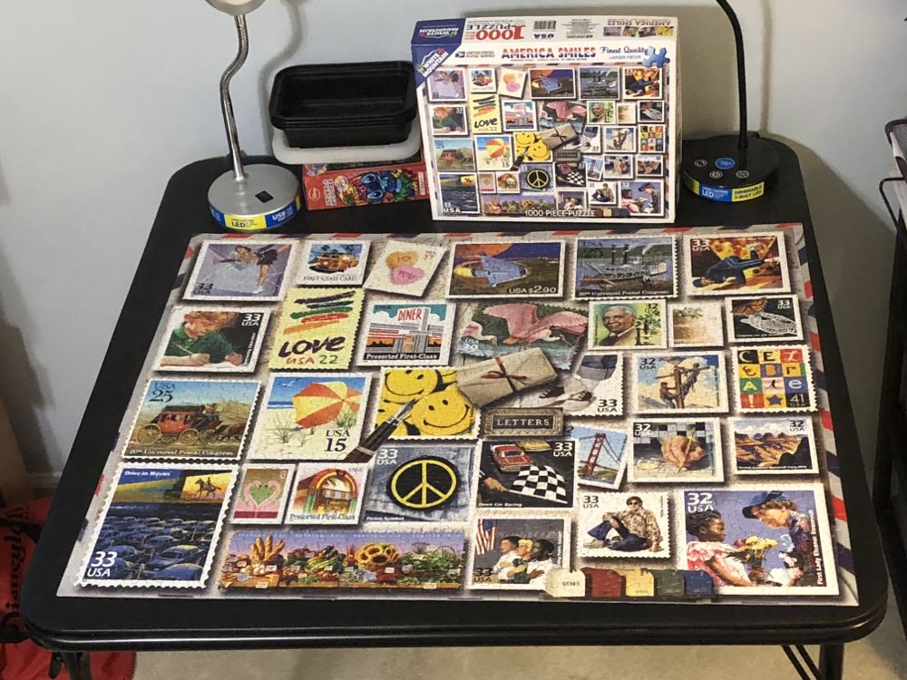 America Smiles  - White Mountain puzzle collectible [Barcode 724819259212] - Main Image 2