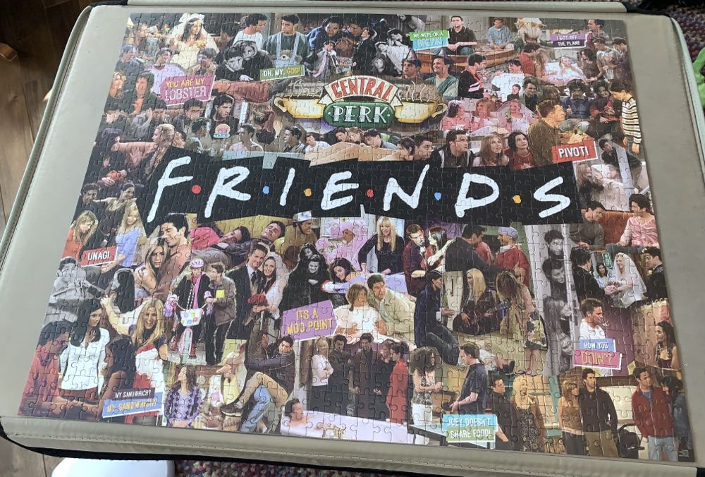 Friends - Aquarius puzzle collectible [Barcode 5055964755980] - Main Image 2