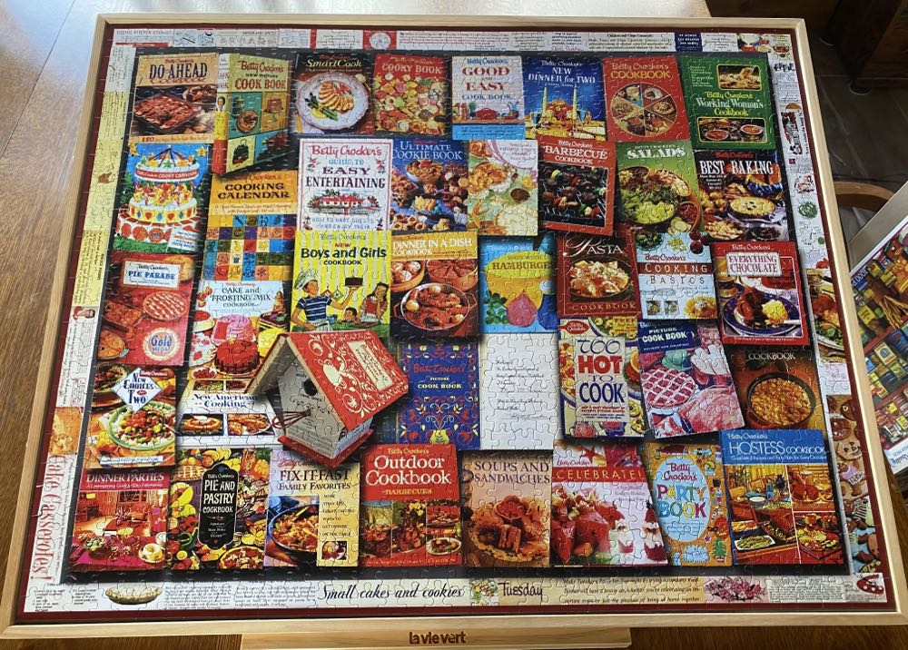 Betty Crocker Cookbooks - White Mountain puzzle collectible [Barcode 724819260522] - Main Image 3