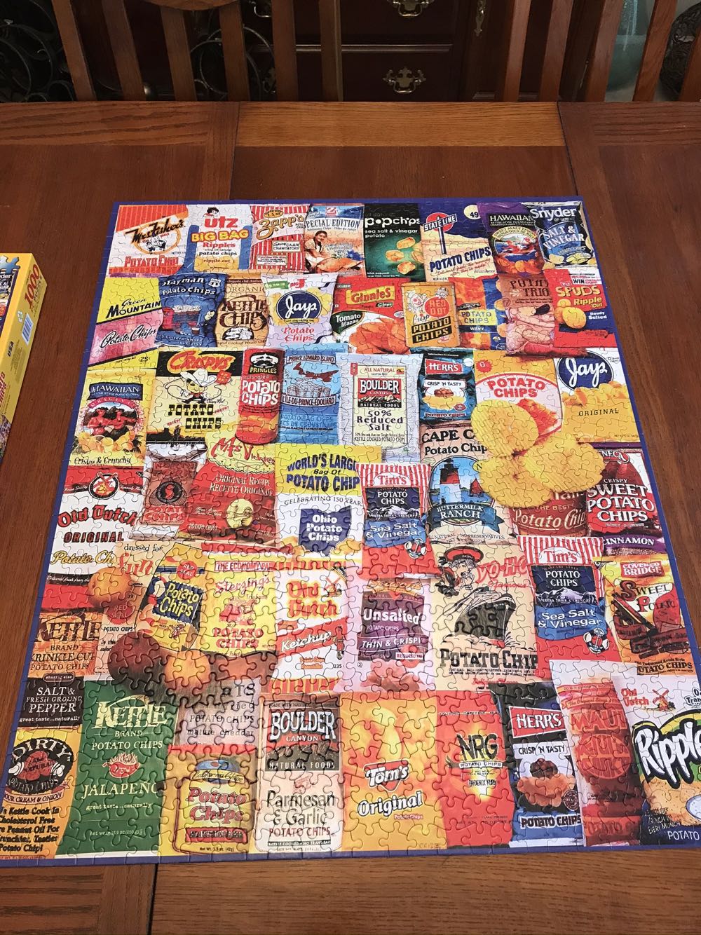 Potato Chips-selling  - White Mountain puzzle collectible [Barcode 724819256303] - Main Image 3