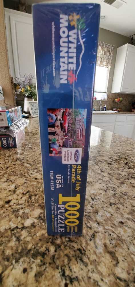 4th of July Parade - White Mountain puzzle collectible [Barcode 724819263196] - Main Image 2