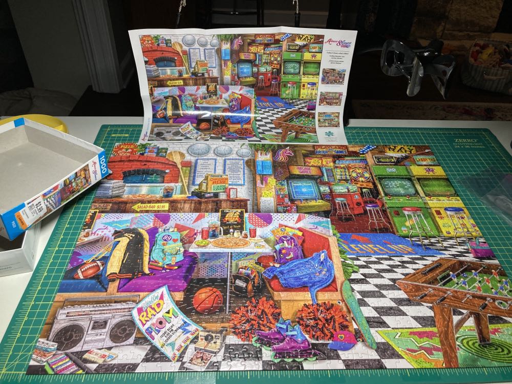 Pixels And Pizza - Buffalo puzzle collectible [Barcode 079346117550] - Main Image 4