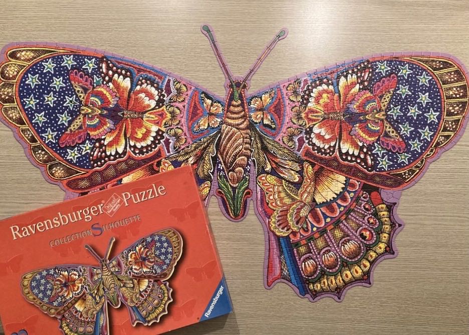 Metamorphisis Butterfly Shaped🟦 - Ravensburger puzzle collectible [Barcode 4005556161355] - Main Image 4