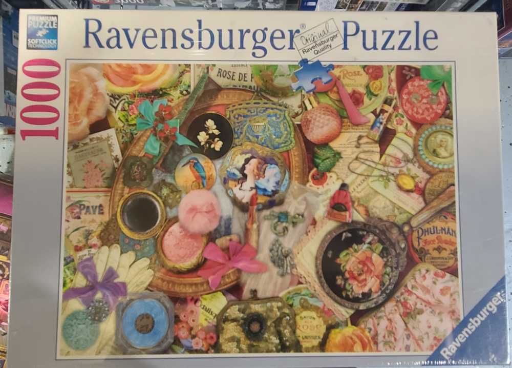 Vintage Collage - Ravensburger puzzle collectible [Barcode 4005556195862] - Main Image 2