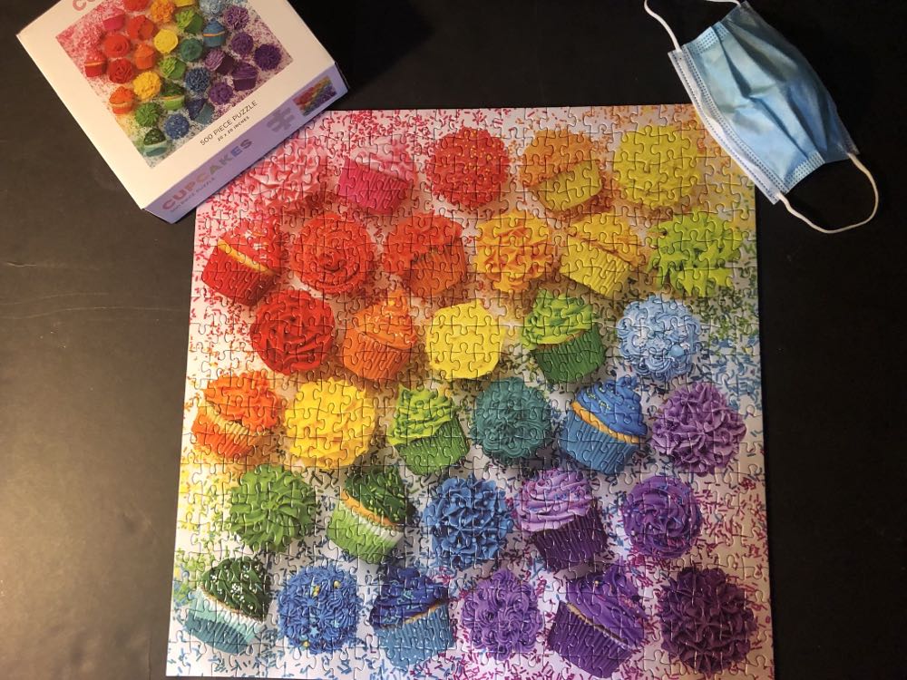 Cupcakes - Galison puzzle collectible [Barcode 9780735366800] - Main Image 2