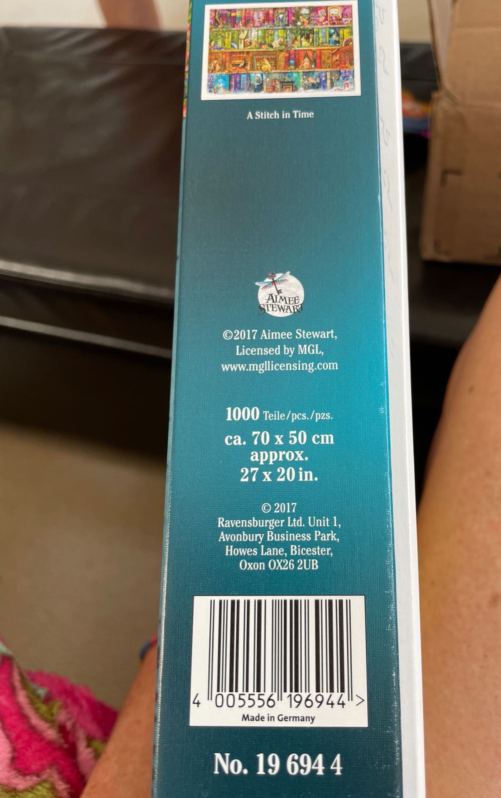 Aimee Stewart: A Stitch In Time - Ravensburger puzzle collectible [Barcode 4005556196944] - Main Image 2