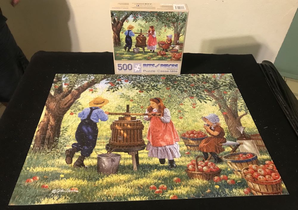 Round and Round 🍎 🍏 - Bits & Pieces 🇺🇸 puzzle collectible [Barcode 192949040831] - Main Image 4