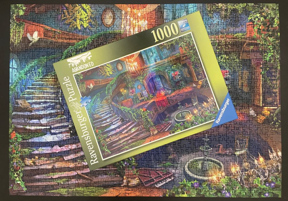 Hotel Vacancy - Ravensburger puzzle collectible - Main Image 4