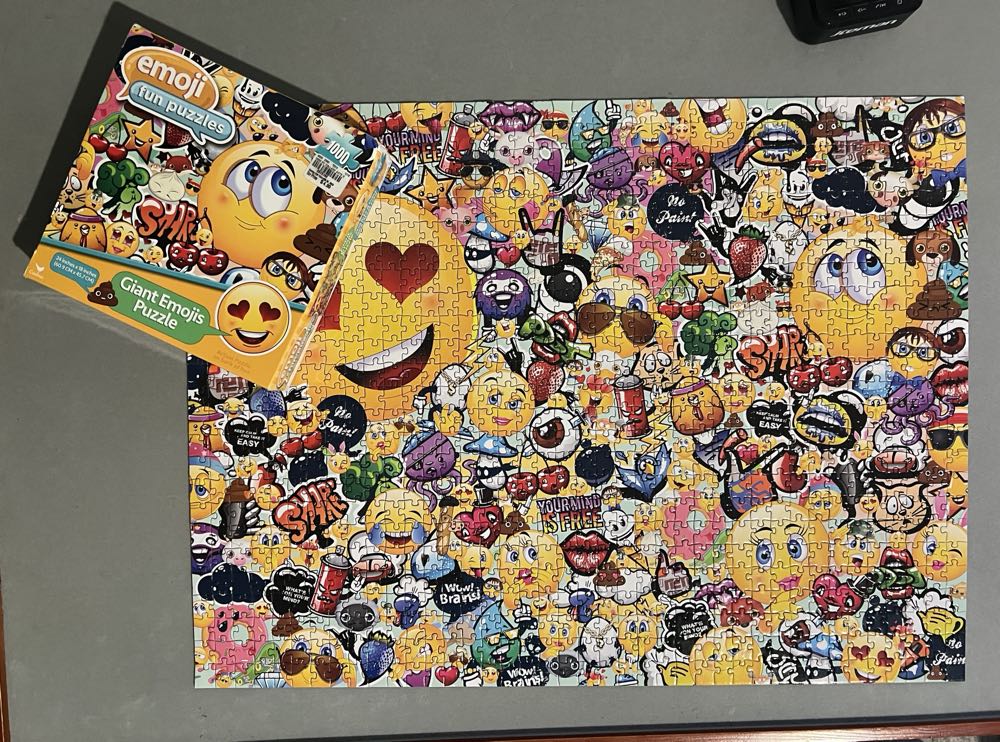Giant Emoji - Cardinal puzzle collectible [Barcode 047754695526] - Main Image 2