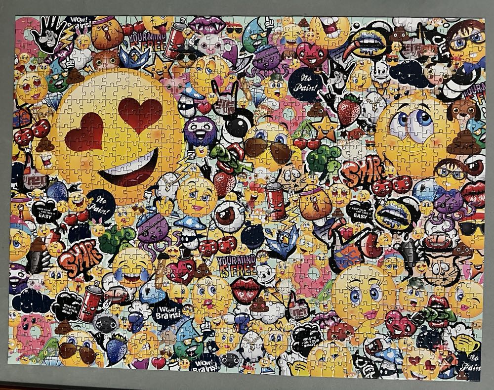 Giant Emoji - Cardinal puzzle collectible [Barcode 047754695526] - Main Image 3