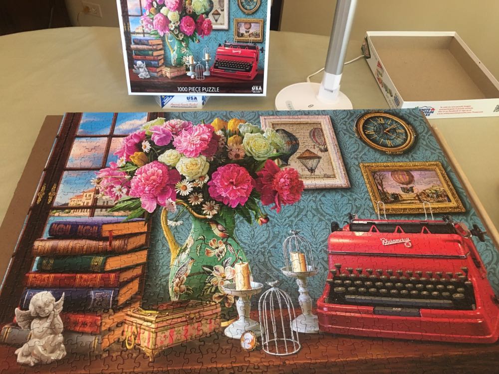 Writer’s Paradise - White Mountain puzzle collectible [Barcode 724819261710] - Main Image 2