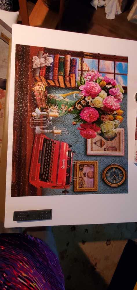 Writer’s Paradise - White Mountain puzzle collectible [Barcode 724819261710] - Main Image 4