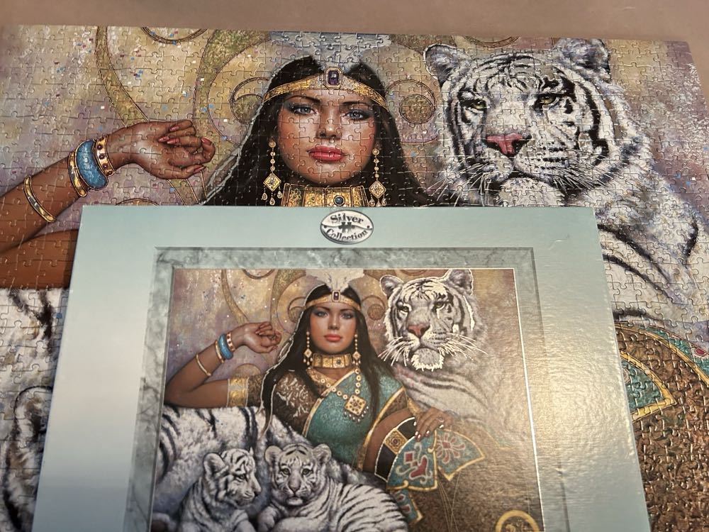 Matriarch - Jumbo puzzle collectible [Barcode 8710126006931] - Main Image 4