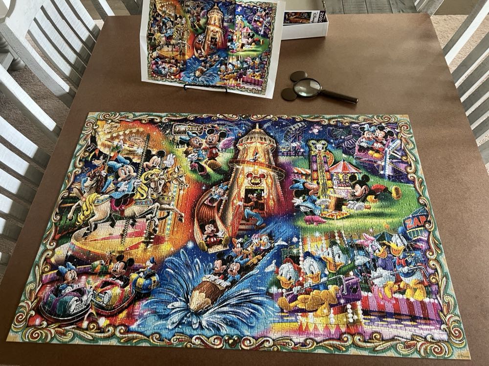 Disney Mickey Carnival - Ceaco puzzle collectible [Barcode 021081350303] - Main Image 4