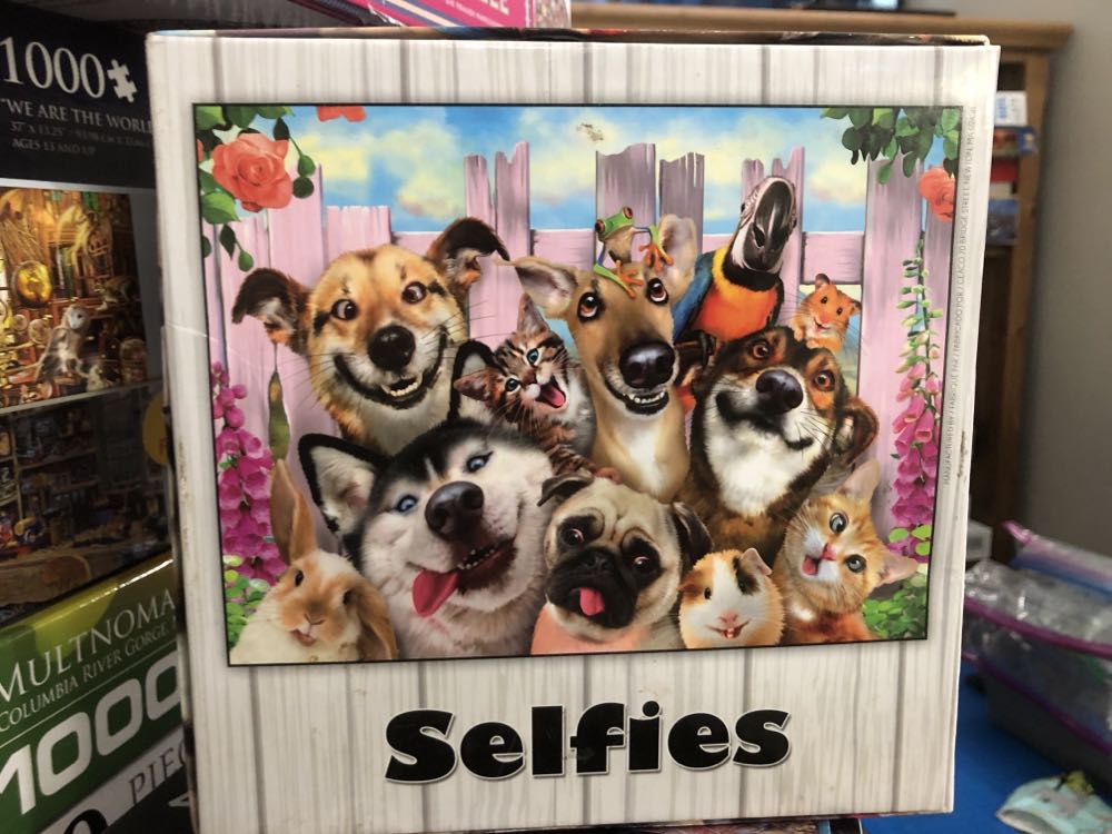 Selfies - Ceaco puzzle collectible [Barcode 021081230629] - Main Image 2