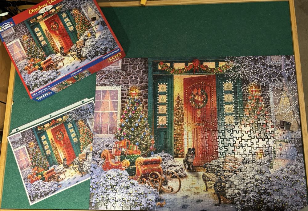 Christmas Door - White Mountain puzzle collectible [Barcode 724819266487] - Main Image 2
