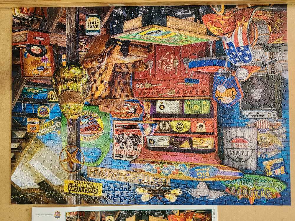  Man Cave - Master Pieces puzzle collectible [Barcode 705988723018] - Main Image 2