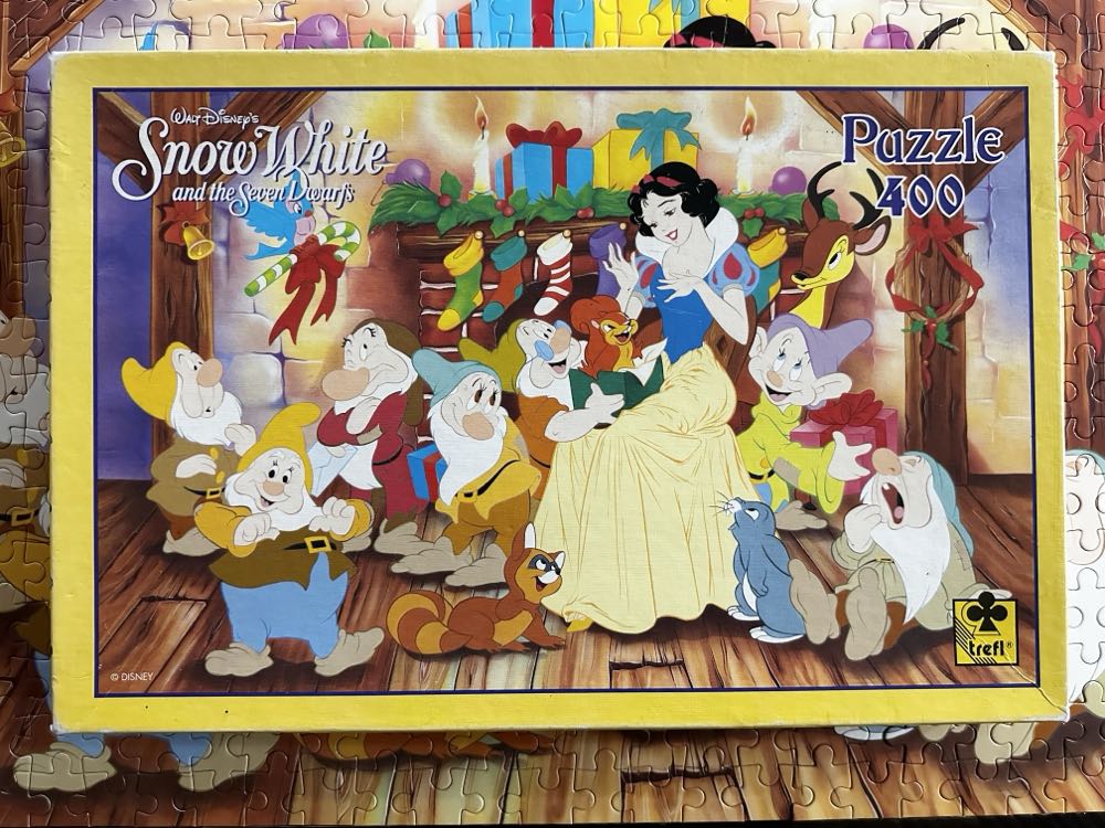 Snow White and the Seven Dwarfs - Trefl puzzle collectible [Barcode 5900511120240] - Main Image 3