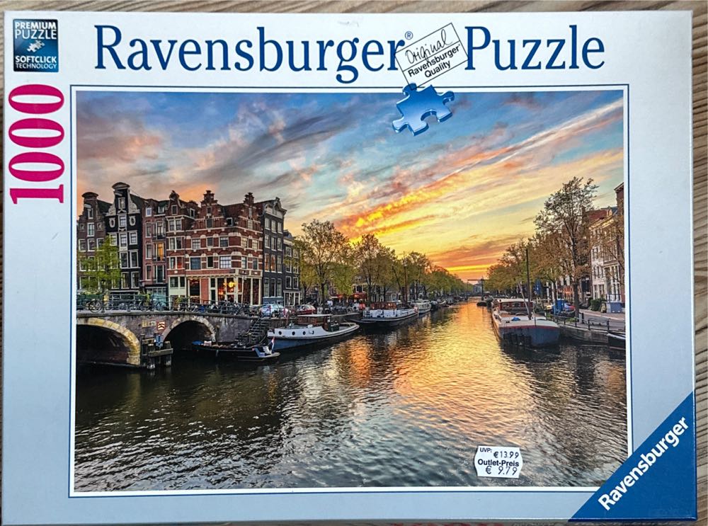 H2456 Blue City In Spring