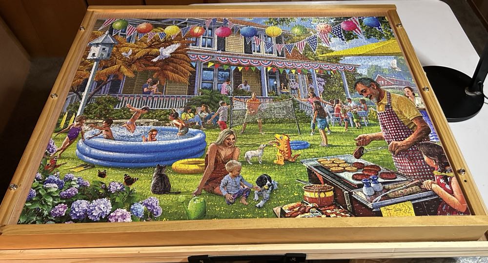 Backyard BBQ - White Mountain puzzle collectible [Barcode 724819263479] - Main Image 3