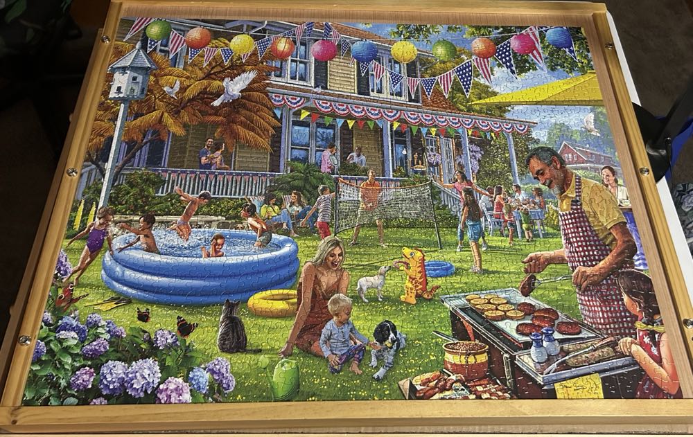 Backyard BBQ - White Mountain puzzle collectible [Barcode 724819263479] - Main Image 4