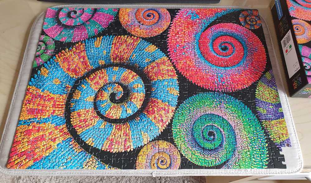 Curly Tails - Clementoni puzzle collectible [Barcode 8005125355297] - Main Image 2