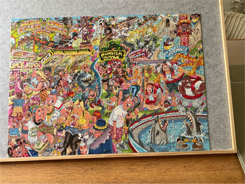 Wasgij? Theme Park Thrills (D23) - Jumbo puzzle collectible [Barcode 8710126250051] - Main Image 3