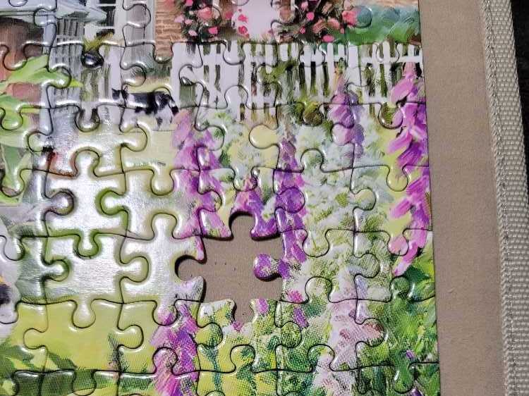 Busy Bee Hotel Jigsaw - Unknown 🤷🏻‍♀️ puzzle collectible [Barcode 5017680071171] - Main Image 2