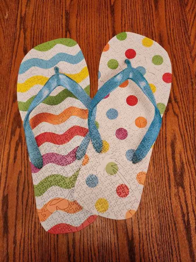 Flip Flop Shaped Puzzle - Paper House puzzle collectible - Main Image 2