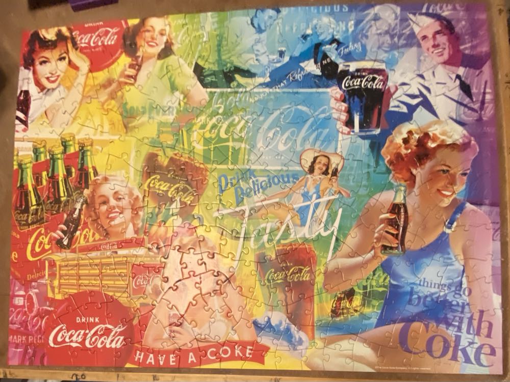 Coca Cola Rainbow - Masterpieces Puzzles puzzle collectible [Barcode 705988322600] - Main Image 2