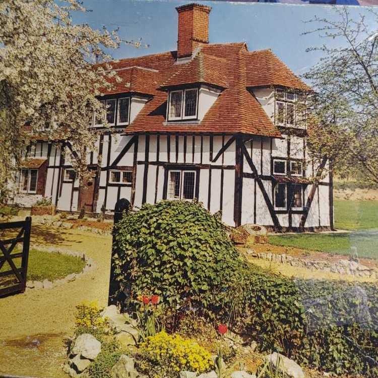 English Cottage - MB Puzzle / Magnum puzzle collectible - Main Image 2