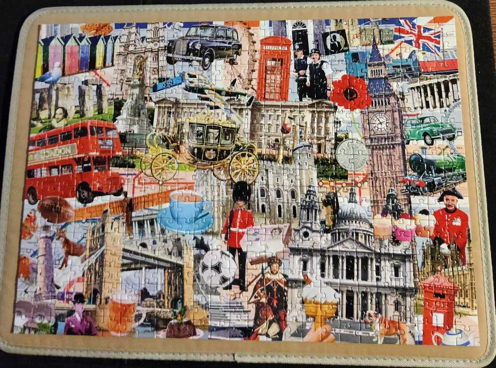 Nostalgic London - Corner Piece puzzle collectible [Barcode 105208000095] - Main Image 2