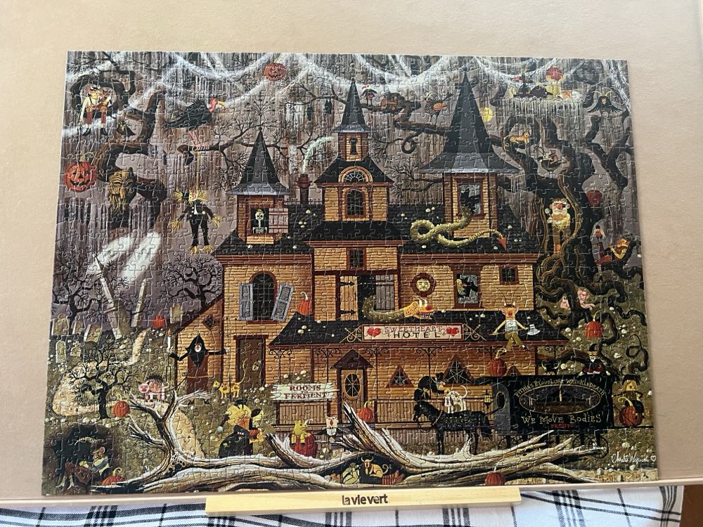 Buffalo Games - Charles Wysocki: Trick or Treat Hotel - Buffalo puzzle collectible - Main Image 2