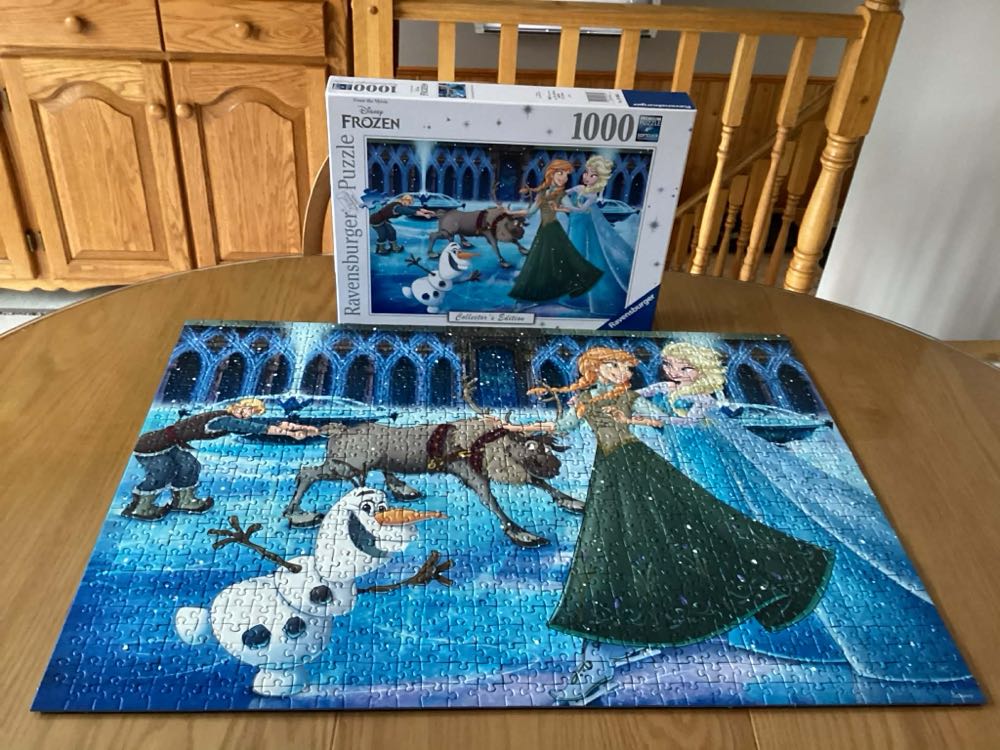 Disney Collector’s Series- Frozen - Ravensburger puzzle collectible - Main Image 2