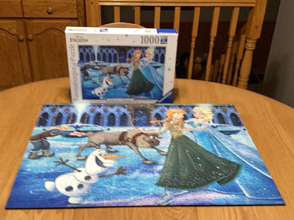 Disney Collector’s Series- Frozen - Ravensburger puzzle collectible - Main Image 4