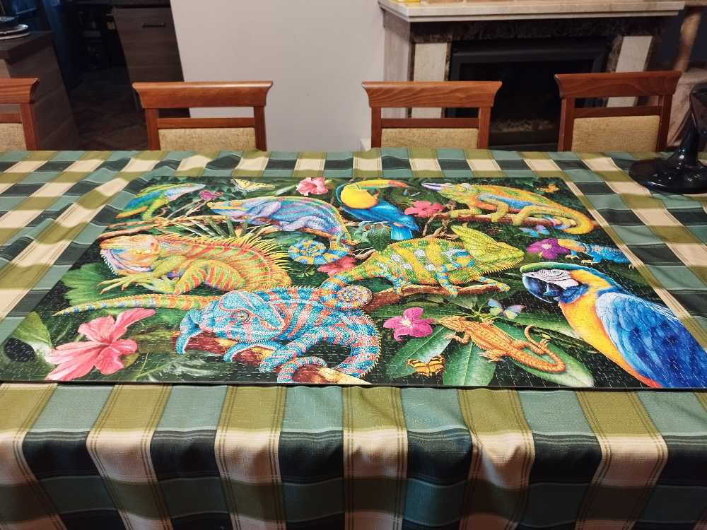 Amazing Chameleons - Cherry Pazzi puzzle collectible [Barcode 5903728750101] - Main Image 2