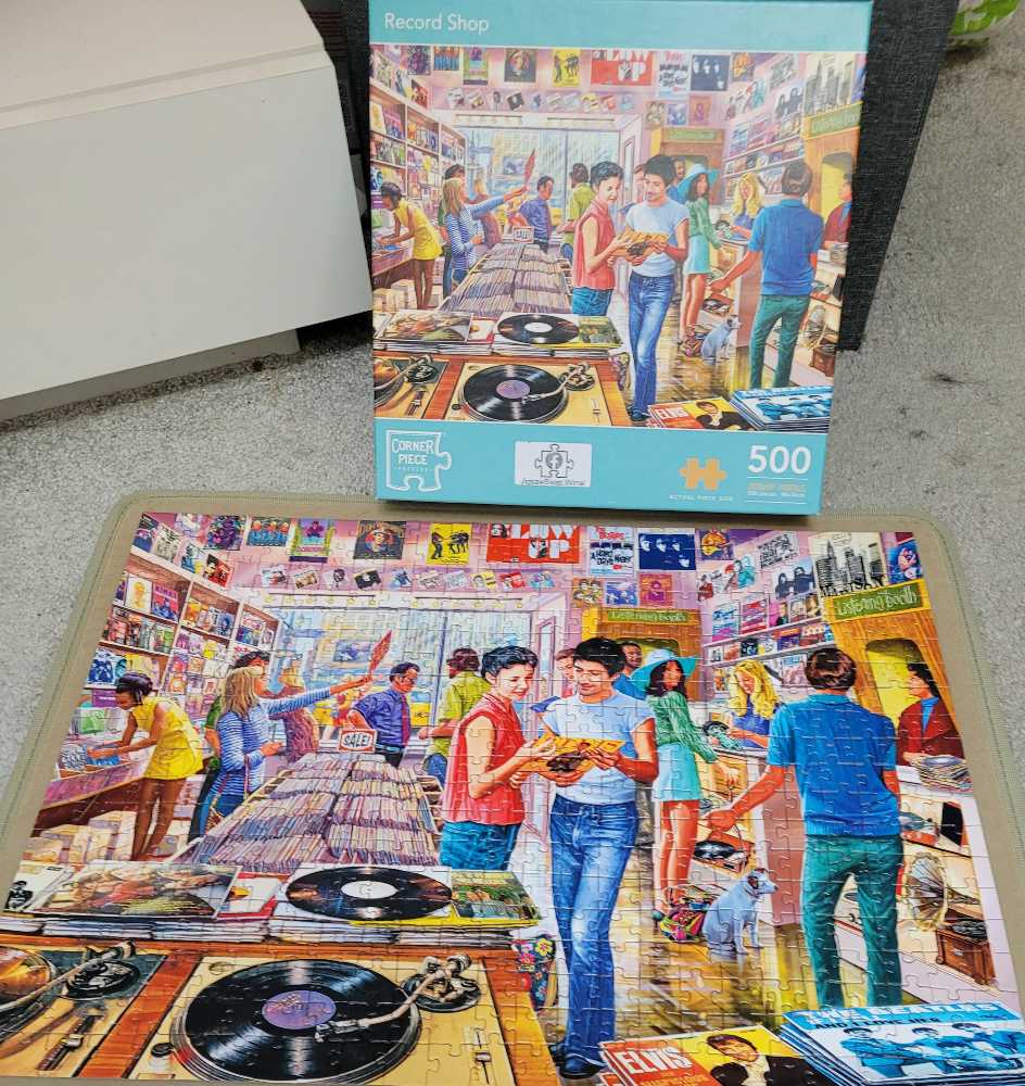 The Record Shop - Corner Piece puzzle collectible [Barcode 5052089333178] - Main Image 3