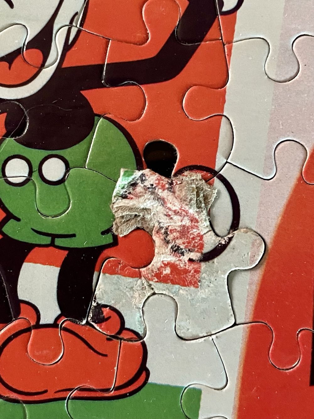 Disney Vintage Collage  - Ceaco puzzle collectible [Barcode 021081340120] - Main Image 2