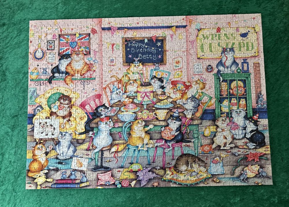 Crazy Cats-Betty’s Birthday - Gibsons puzzle collectible [Barcode 5012269064032] - Main Image 2