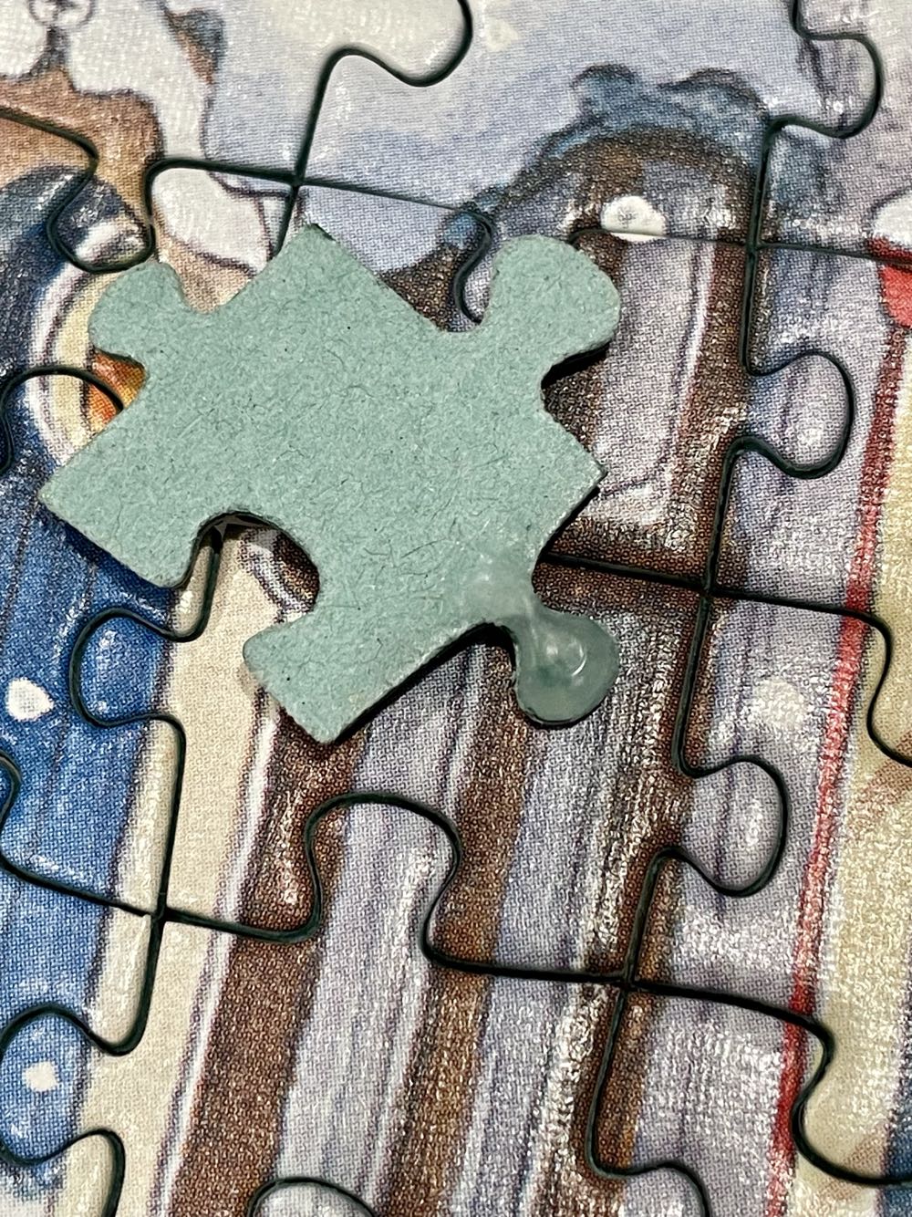 2004 Limited Edition : The Christmas Village • - Ravensburger puzzle collectible [Barcode 4005556154197] - Main Image 4