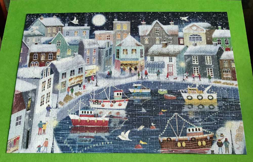 Winter Seaside - Cancer Research Uk puzzle collectible [Barcode 5056238550027] - Main Image 2