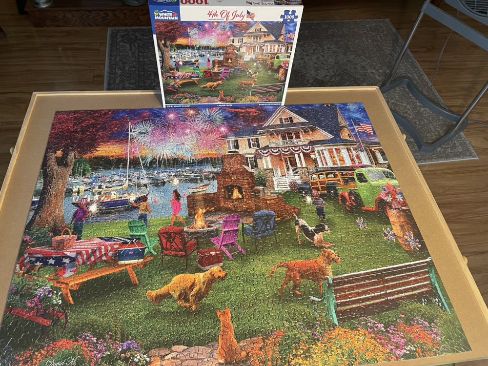 4th Of July - White Mountain puzzle collectible [Barcode 724819267279] - Main Image 2
