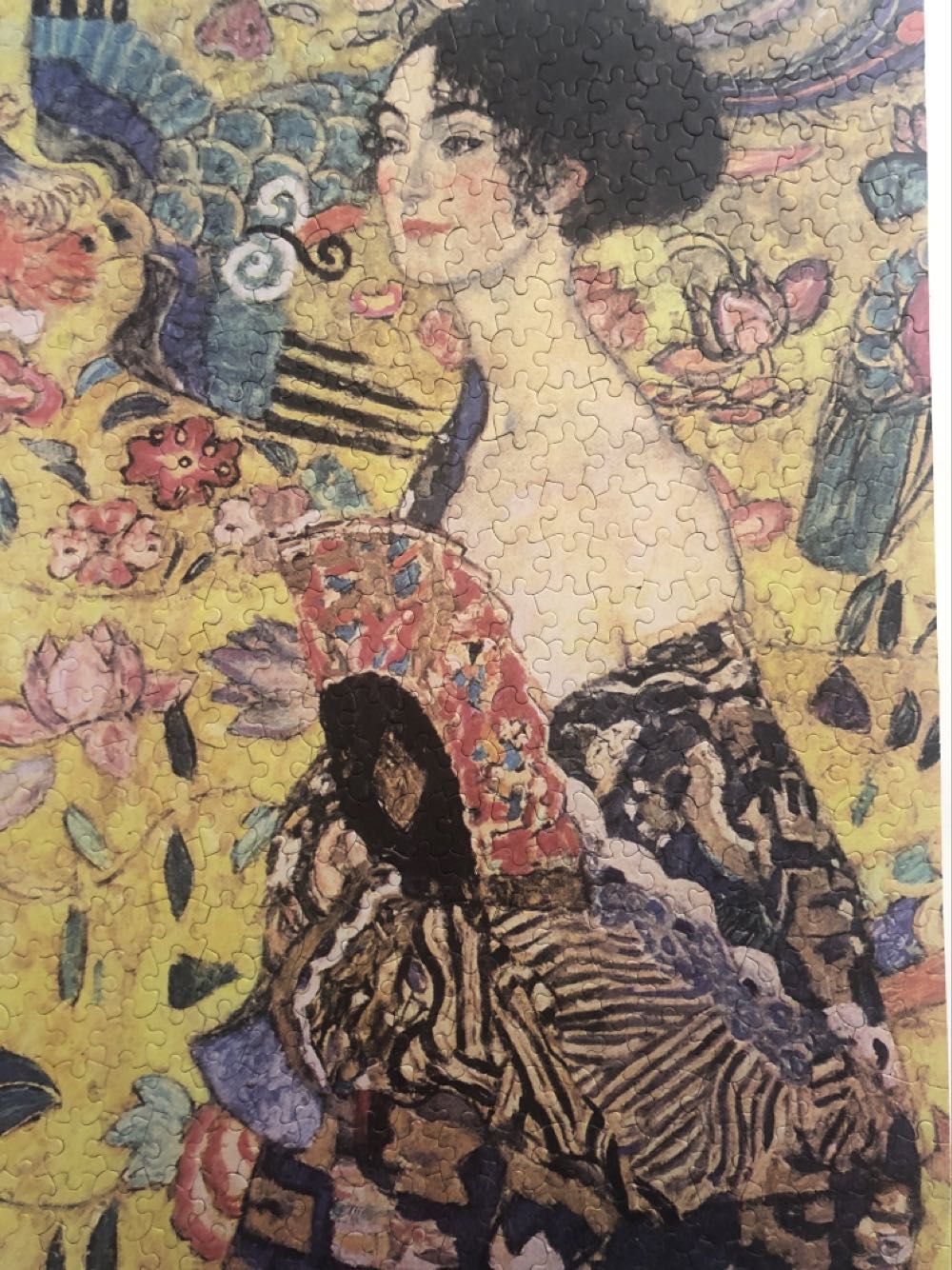 Lady With Fan - CGRLVDXW puzzle collectible - Main Image 2