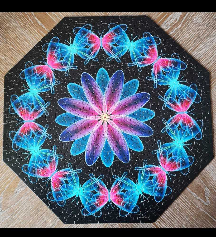 The Land Of Luminescence - Springbok 🇺🇸 puzzle collectible - Main Image 4