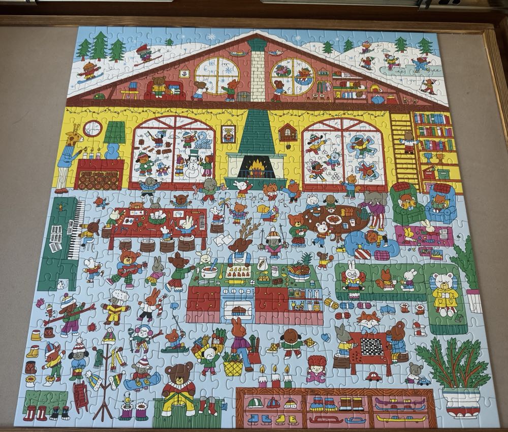 Winter Chalet - Mudpuppy puzzle collectible [Barcode 9780735376908] - Main Image 2