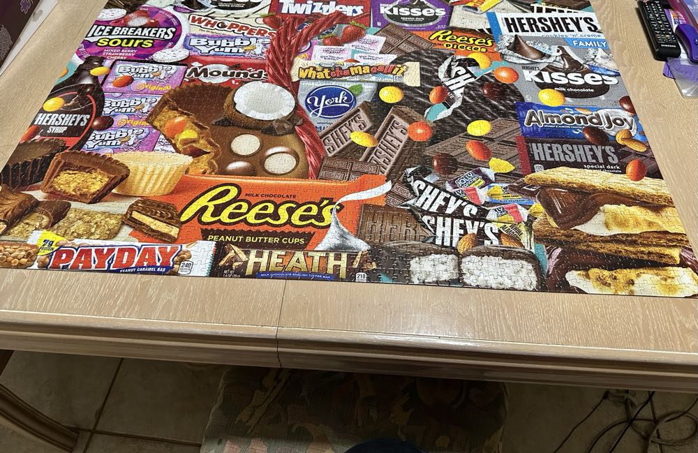 Hershey Deluxe Collage - Buffalo puzzle collectible [Barcode 079346021598] - Main Image 2