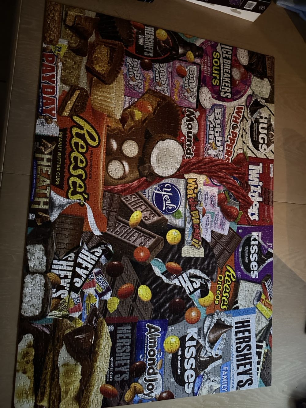 Hershey Deluxe Collage - Buffalo puzzle collectible [Barcode 079346021598] - Main Image 3