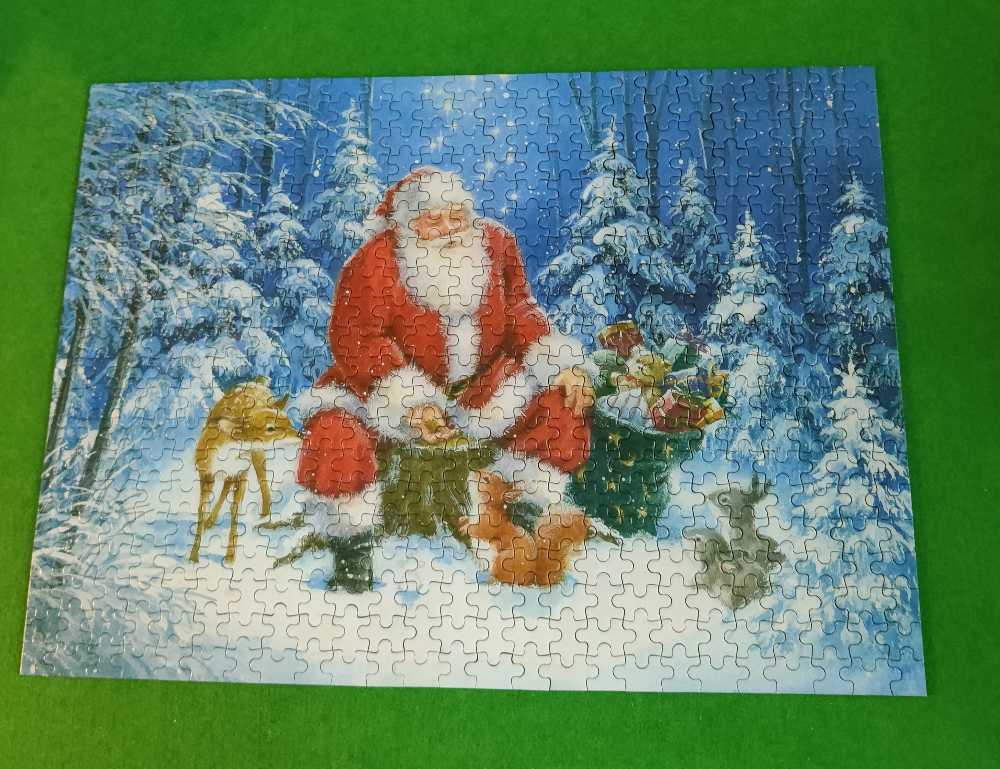 Santa’s Gathering - RMS International puzzle collectible [Barcode 5015934603819] - Main Image 2