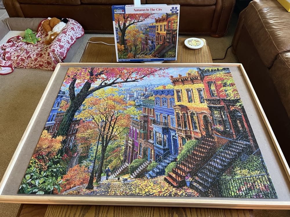 Autumn In The City 💎 - White Mountain puzzle collectible [Barcode 724819267774] - Main Image 4
