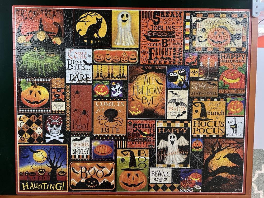 Happy Haunting - White Mountain puzzle collectible [Barcode 724819267712] - Main Image 2